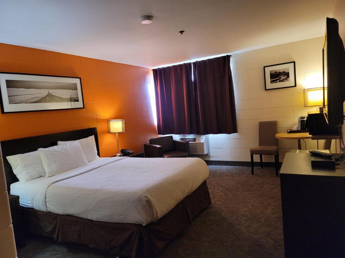 Roadking Inns Motel Калгари Экстерьер фото