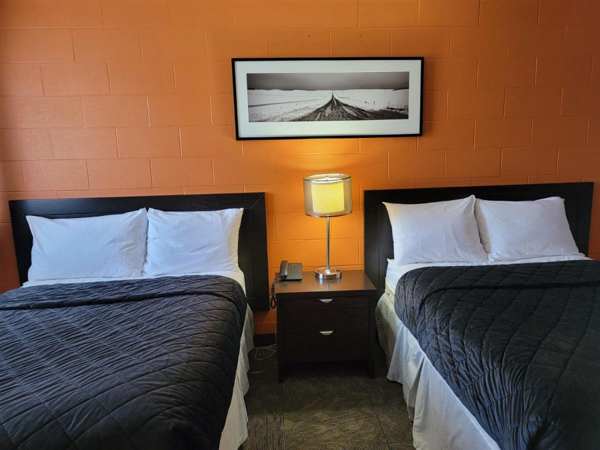 Roadking Inns Motel Калгари Экстерьер фото
