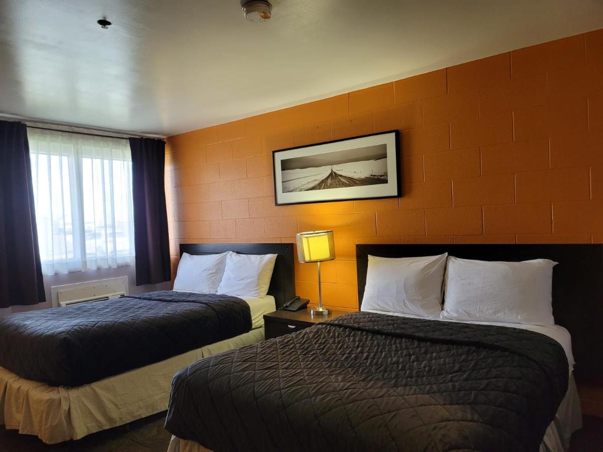 Roadking Inns Motel Калгари Экстерьер фото